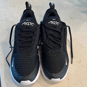 Nike Air270 Black and White, Size 8